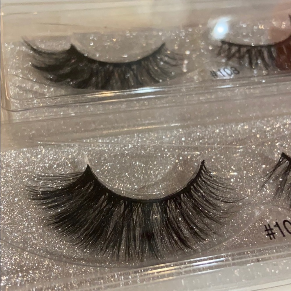 LASHES - Picture 2 of 2